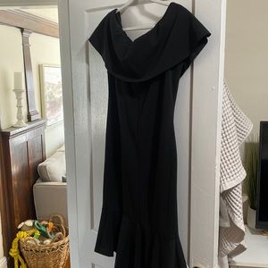 Black off the shoulder bodycon midi
